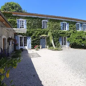Frühstückspension Centre De Bien-etre Et Ses D'hote, Villeneuve-de-Rivière